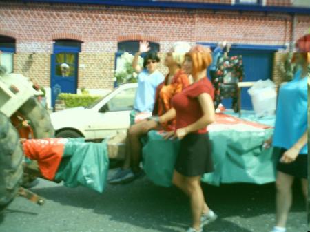 les hommes deguisez en filles lol